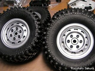 タミヤ ハイラックス・ハイリフト製作記 ～ ４本のタイヤに鉄チンホイールを装着